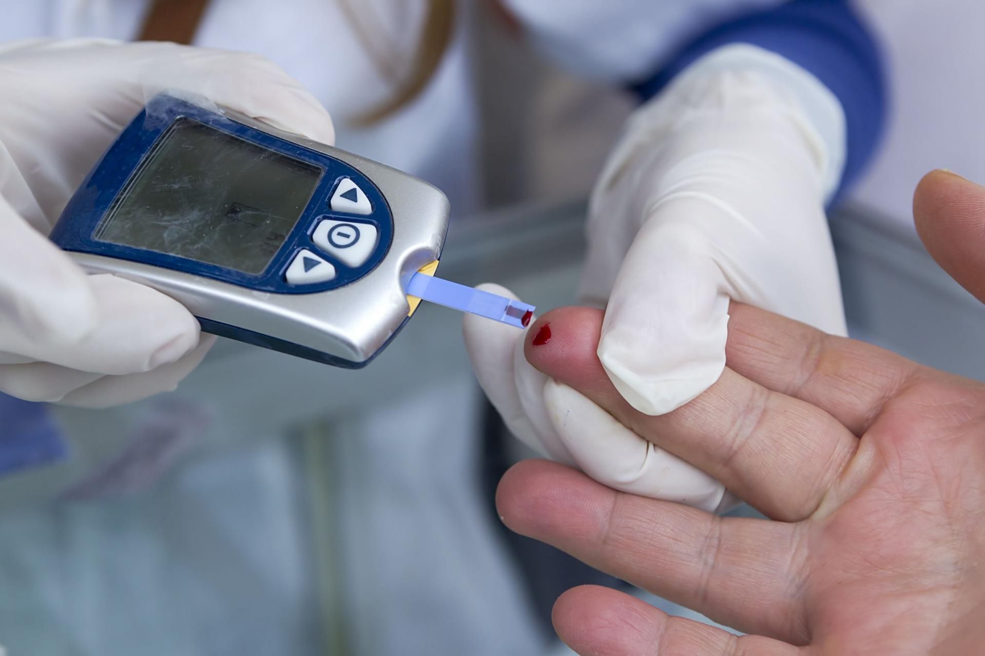 Oznaczenie stężenia glukozy powinno się odbywać przynajmniej raz na trzy lata u osób w grupie ryzyka