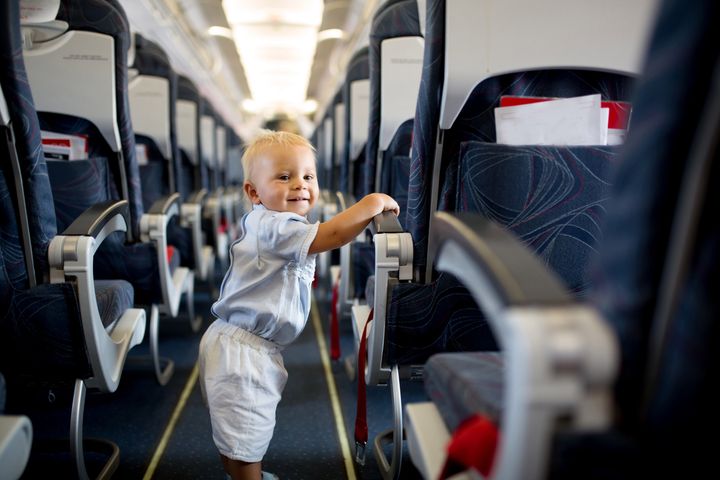 Zmienili dziecku pieluchę na oczach pasażerów. W samolocie śmierdziało jak w szalecie