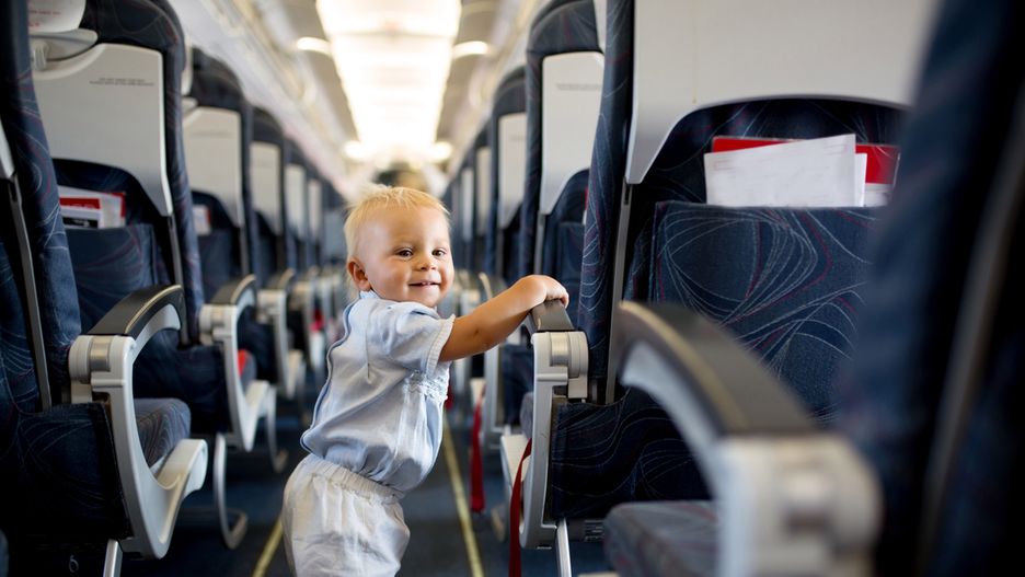 Zmienili dziecku pieluchę na oczach pasażerów. W samolocie śmierdziało jak w szalecie