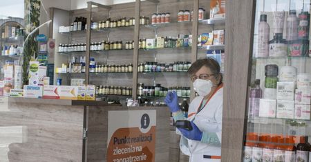GIF. Lek stosowany w leczeniu zakażeń dróg moczowych znika z aptek. Preparat nie posiada dostępnych zamienników