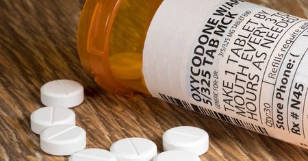 Opioidy i alkohol to niebezpieczne połączenie. Co pokazują badania?