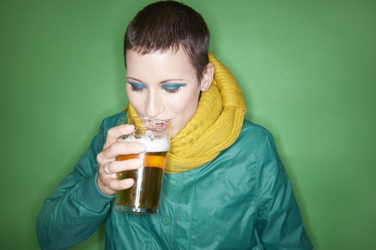 Nawet niewielkie ilości alkoholu mogą przyspieszać starzenie się komórek nerwowych w mózgu