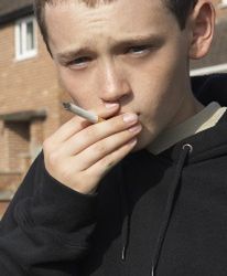 Młodzież pali azbestowe papierosy!