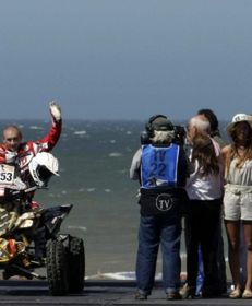 Rajd Dakar: Machacek zrezygnował, Polacy jadą dalej