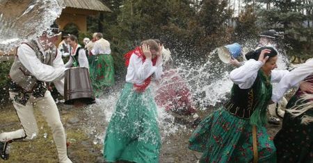 Zwyczaje z jajami - lanie i smaganie!