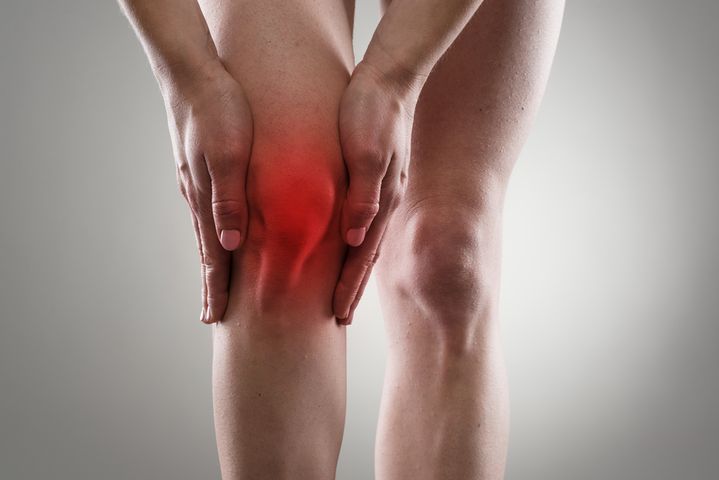 Woda w kolanie jest następstwem zakażenia stawu kolanowego