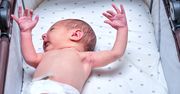 Odruch Moro. Na czym polega i czy znika samoistnie?
