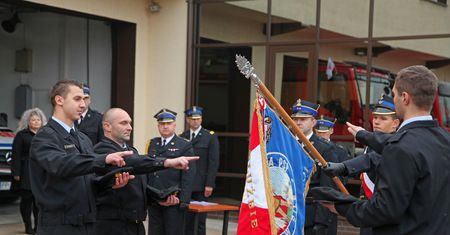 Uroczysty apel strażaków