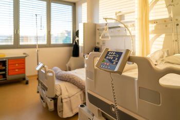 Śmierć po cesarskim cięciu w Bielsku-Białej. Szpital zamknięto, czterem osobom postawiono zarzuty