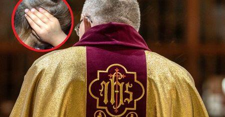 Miał bić i ciągnąć za uszy. Ksiądz wciąż uczy dzieci