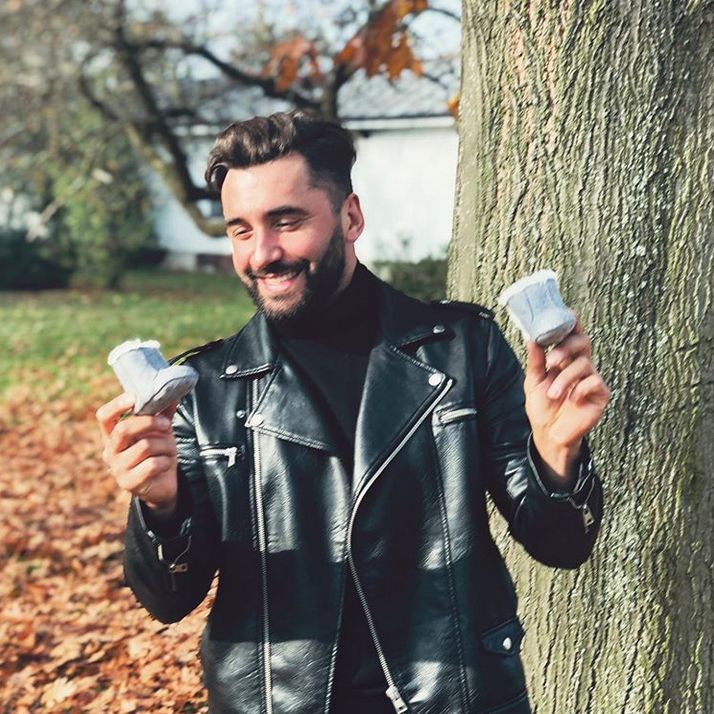 W taki sposób tancerz przekazał informację o tym, że spodziewa się dziecka (Instagram)