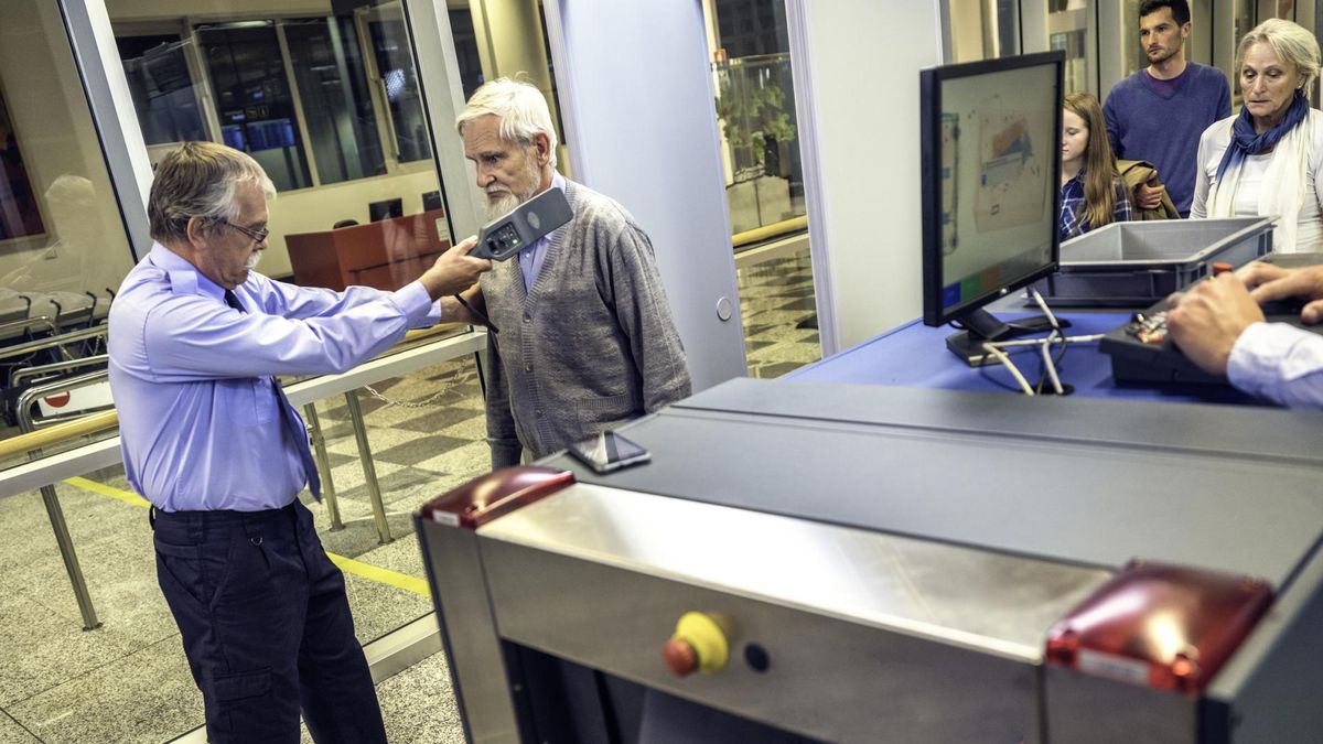 Nowe środki bezpieczeństwa w szpitalach. Są plany wprowadzenia bramek i detektorów metali