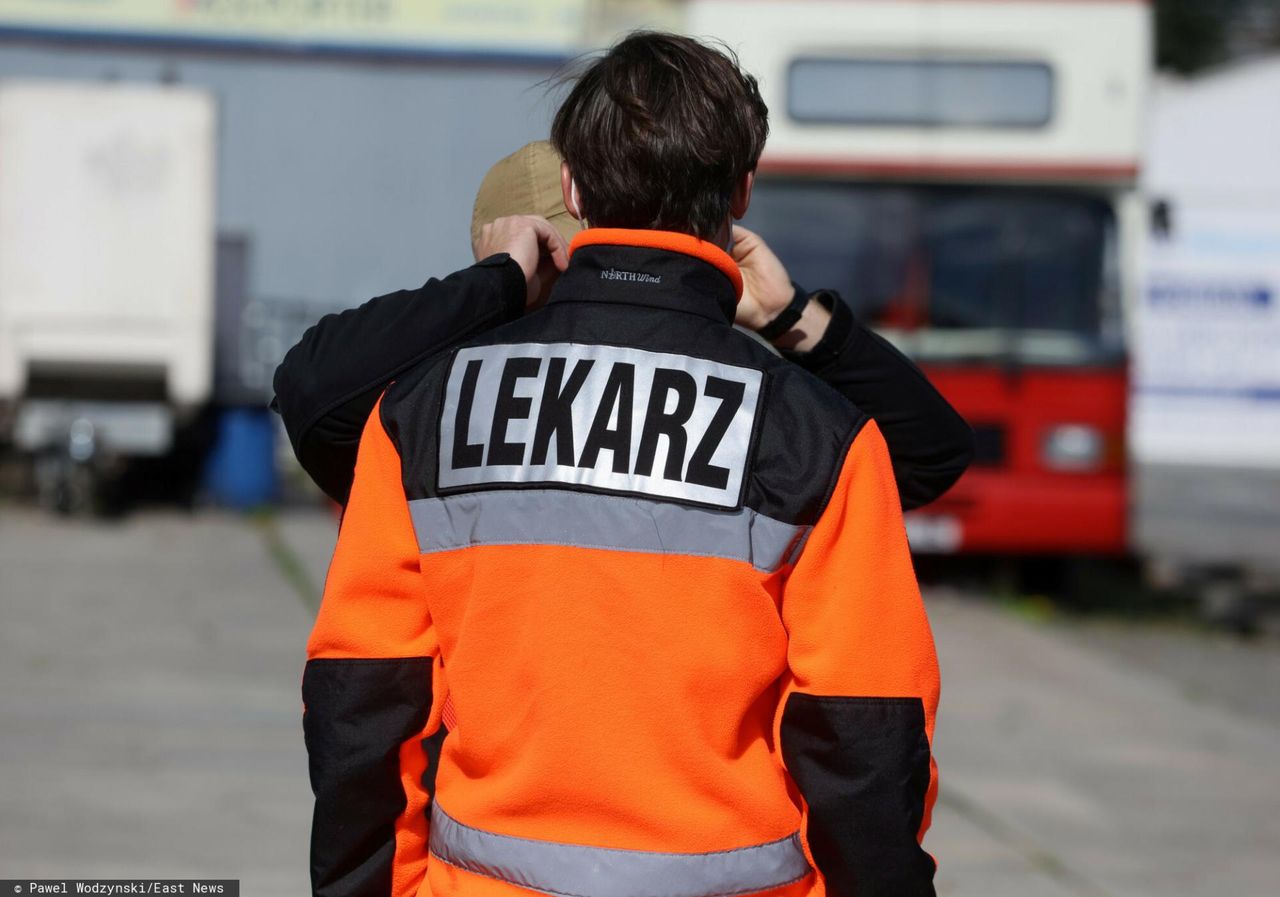 Postulaty ratowników medycznych. Na liście m.in. unieruchamianie agresywnych pacjentów