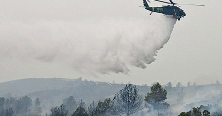 Kalifornia płonie - strażacy walczą