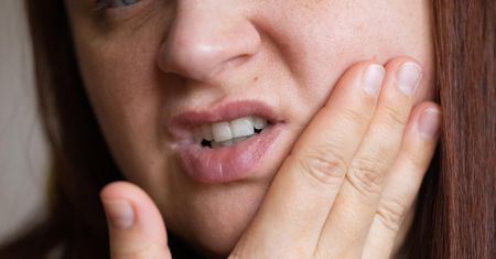 Serce ostrzega wcześniej, niż myślisz. Tych siedmiu objawów pod żadnym pozorem nie ignoruj