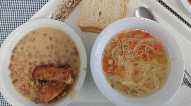 Obiad w szkole na Węgrzech zazwyczaj składa się z dwóch dań i deseru