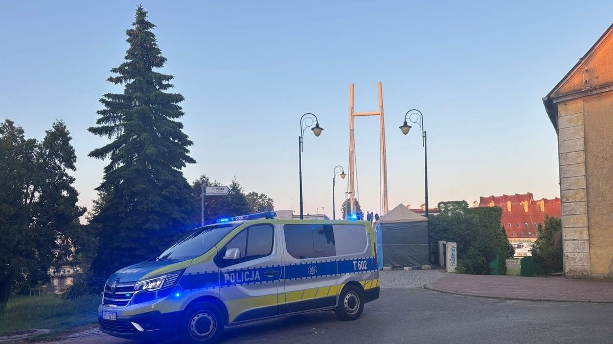 Kobieta zostawiła dziecko w samochodzie i poszła na spotkanie ze znajomą