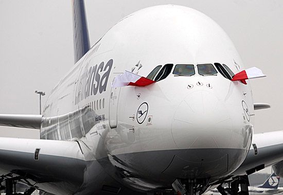 Największy pasażerski samolot świata przyleciał do Warszawy