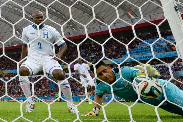 Technologia równie omylna jak sędziowie? Pierwszy poważny test goal-line