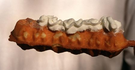 Jak uniknąć zatrucia pokarmowego podczas wakacji? Lekarka ostrzega i zwraca uwagę na ważny szczegół