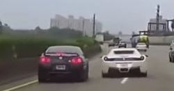 #dziejesiewmoto [404]: wypadki egzotycznych aut, odpalanie motocykla po latach i mieszkaniec Mercedesa