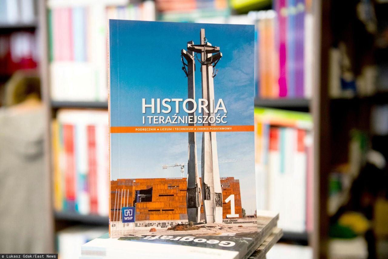 Co będzie w drugiej część podręcznika do HiT-u? Aborcja, LGBT+, afera podsłuchowa w PO