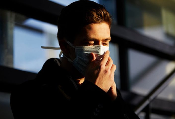 Dym z pożaru może zwiększać ryzyko infekcji COVID-19 i zaostrzać choroby płuc