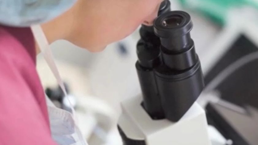 Wirus opryszczki może doprowadzić do powstania pęcherzy zapalnych na różnych częściach ciała 