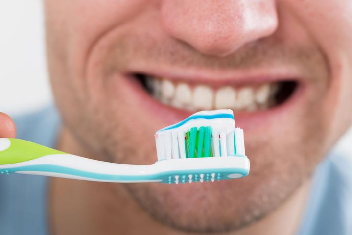 Mycie zębów zmniejsza ryzyko rozwoju raka jamy ustnej o ponad 20 proc. Najnowsze odkrycie naukowców