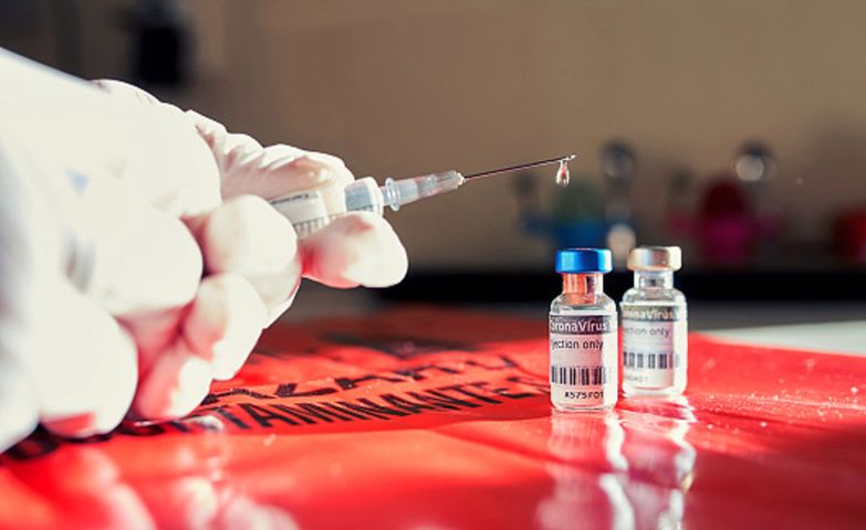 W pierwszej kolejności na szczepienia mogą się zapisywać 80-latkowie. Zapisy ruszą 15 stycznia