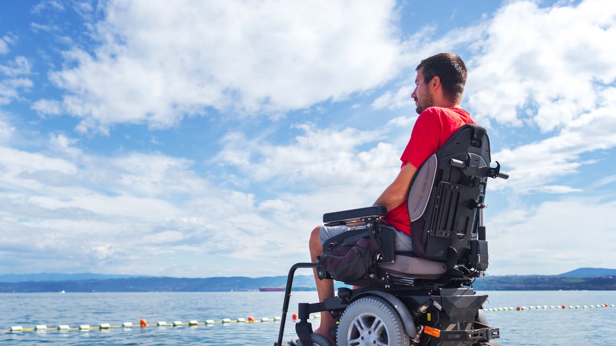 Dystrofia mięśniowa Duchenne’a powoduje zanik mięśni i zmusza do poruszania się na wózku inwalidzkim.