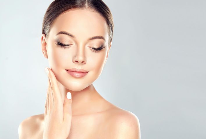 Sól fizjologiczną można stosować do codziennej pielęgnacji twarzy