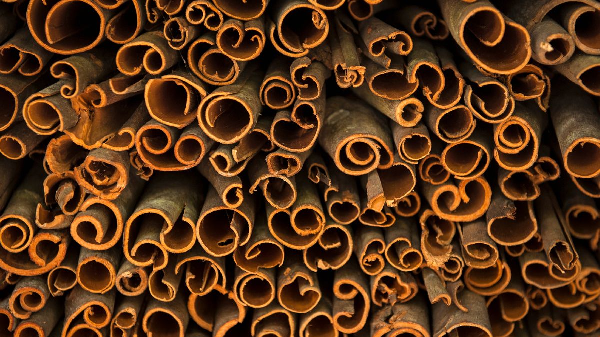 Cynamon - przyprawa, która nie tylko dodaje smaku, ale i wspiera zdrowie