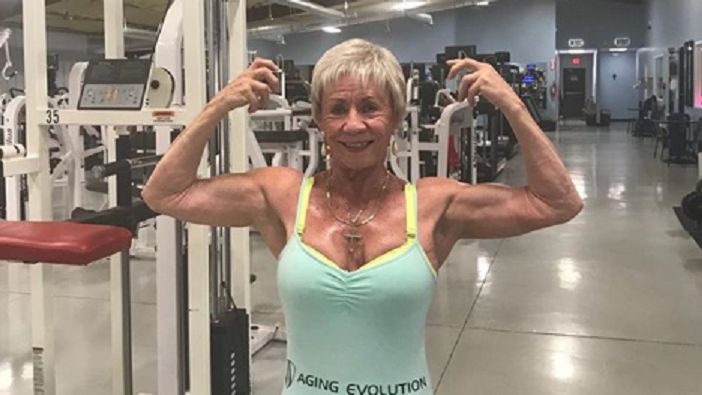 Ma 75 lat i wciąż zachwyca kondycją