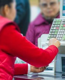 Duże firmy ich wyzyskują i traktują jak śmieci. Inspekcja pracy: to duży problem