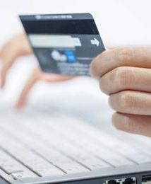 Jadąc za granicę, kartę zostaw w domu