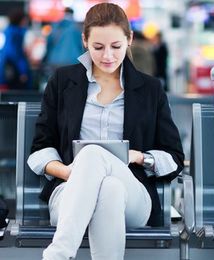 Kobiety bardziej niż mężczyźni są skłonne do przeprowadzki w poszukiwaniu lepszej pracy