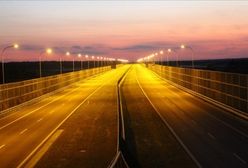 Absurd na A4. Autostrada donikąd, ale oświetlona!