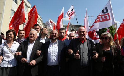 Pochód i manifestacja OPZZ i SLD z okazji święta ludzi pracy