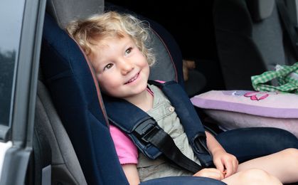 Foteliki samochodowe dla dzieci. Nowe przepisy precyzujące zasady przewozu dzieci