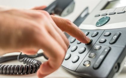 UOKiK: umowy na usługi telefoniczne na czas określony nie można zmienić