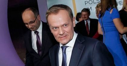 Rząd zamiata dług pod dywan