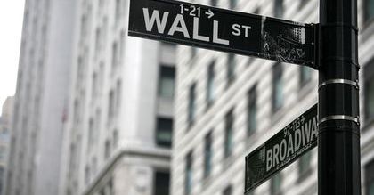 S&P 500 blisko rekordu mimo jastrzębiego wydźwięku minutes Fed