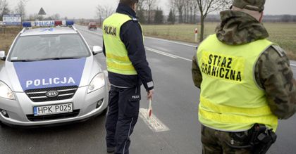 Mundurowi walczą o swoje płace. Państwo słono zapłaci?
