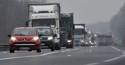 Kierowca tira w kabinie spać nie może