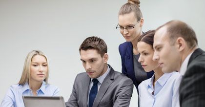 Stażysta, człowiek od "czarnej roboty"
