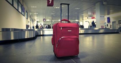 Trybunał UE: Linie lotnicze mogą pobierać opłaty za nadany bagaż