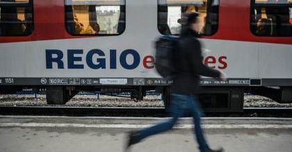 PKP zmienia rozkład - na chwilę. Pasażerowie są wściekli