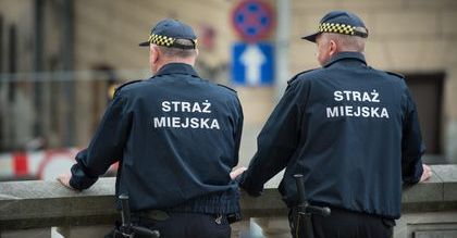 Czy to koniec straży miejskiej? Mieszkańcy wielu miast mówią "nie" tej formacji