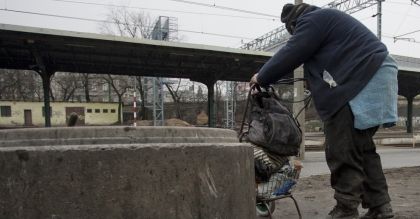 Miliarder został bezdomnym. Znaleźli go na dworcu